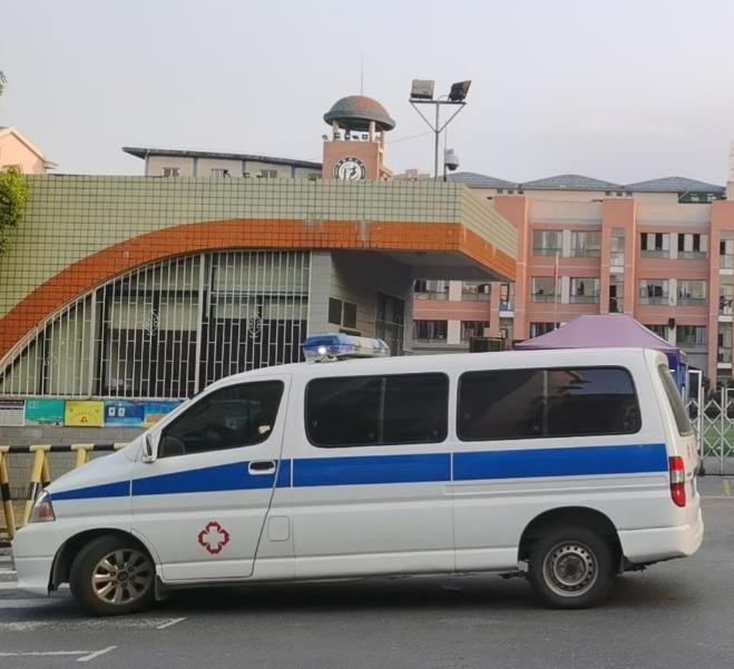 天涯镇救护车出租护送骨折病人一公里多少钱